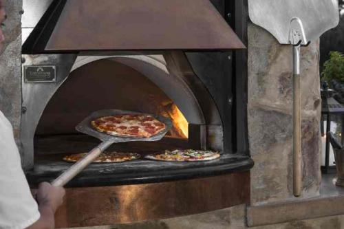 pizzas-in-oven FinalRGB